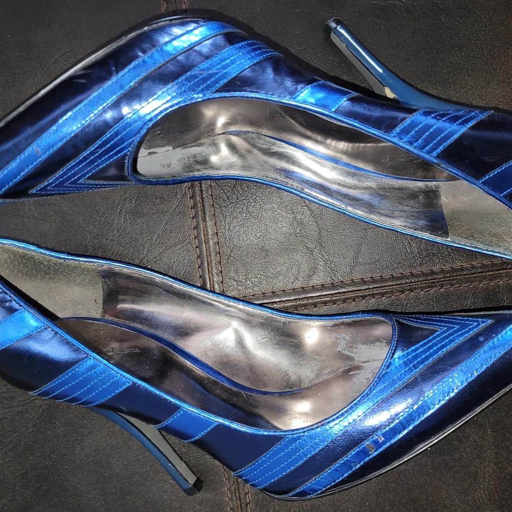 Shoes - Picture 3 of 4